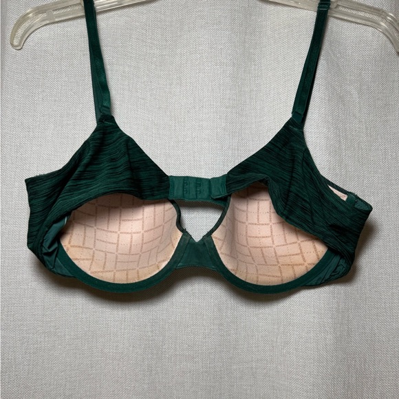 Victoria's Secret Green Textured Bra with Underwire Support - Picture 4 of 7